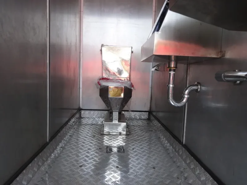20' Toilets Container - Image 4